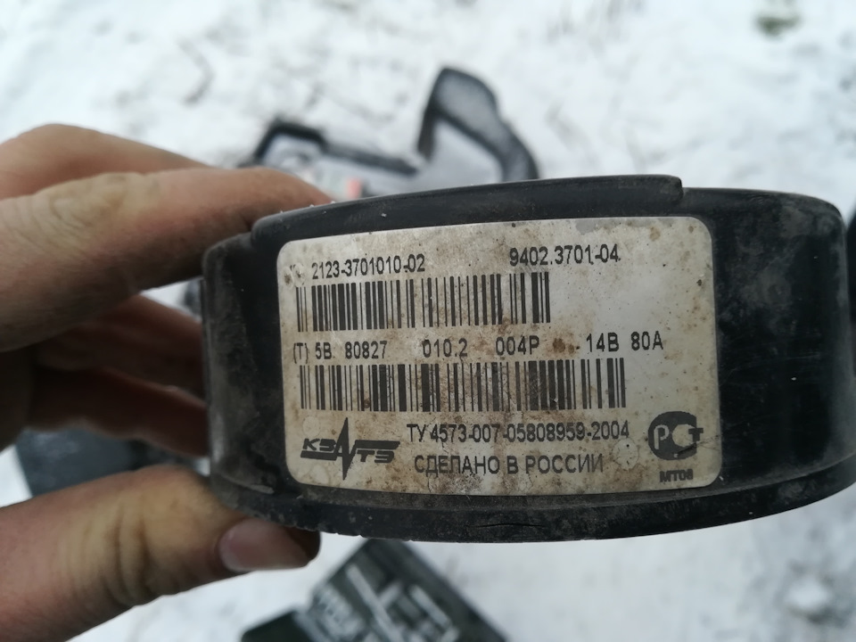 На днях поднимаясь в гараж загорелась лампочка зарядки аккумулятора ...