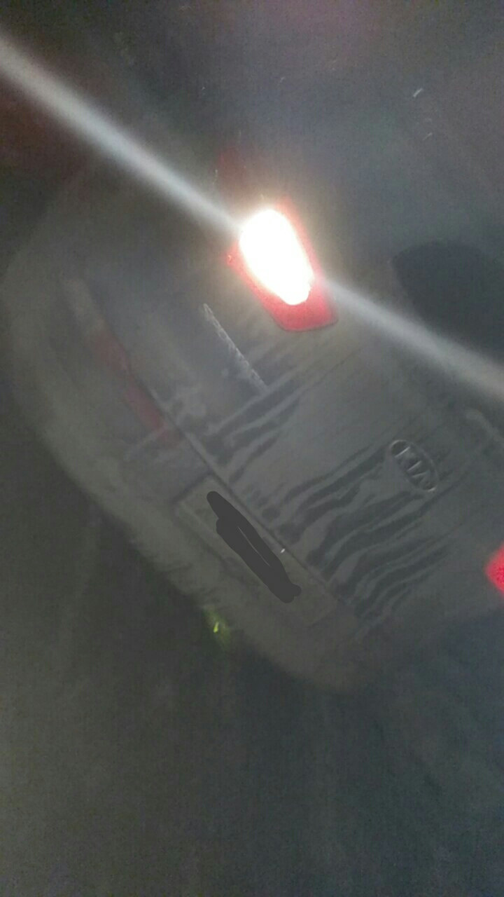 При включении первой передачи включаются фонари заднего хода и ...