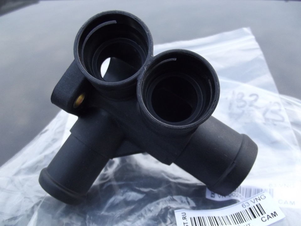 фланец охлаждения vw t4 abl. тройник охлаждающей системы passat b5 1. пассат б3 фланец охлаждающей жидкости. тройник ож пассат б5 1. Vw b5 + система охлаждения фланец.