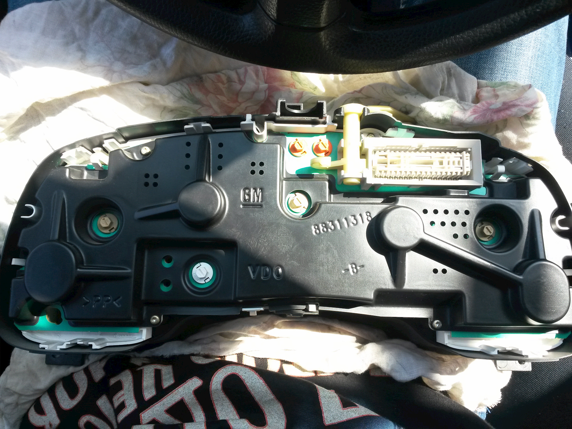 Спидометр ауди 100 с4 2. Корректор одометра из кулера. Не работает одометр. 3 электронный тахометр. Плата спидометра ауди 100.