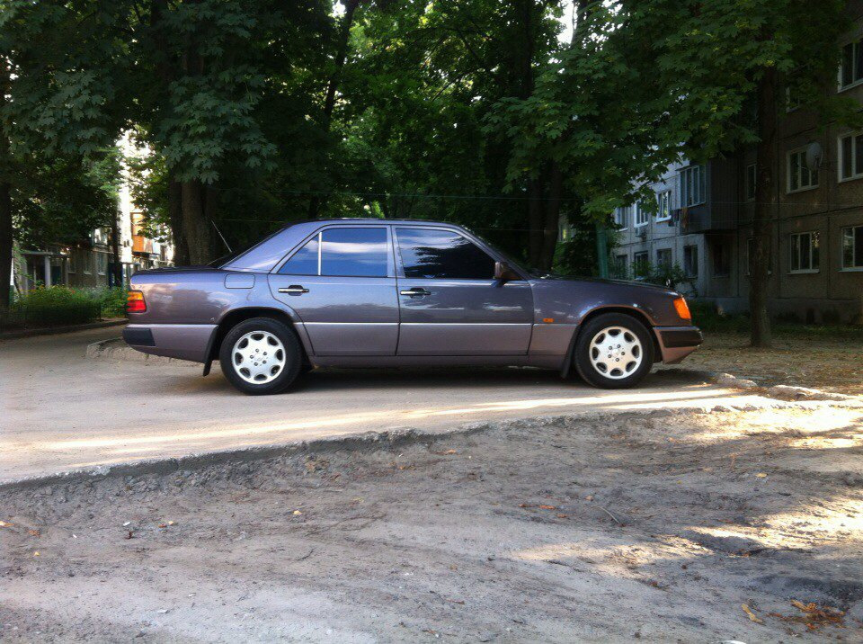 Брызговикам быть! ;) — Mercedes-Benz E-class (W124), 2,2 л, 1993 года ...