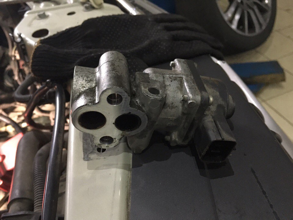 Чистка дроссельной заслонки — Mitsubishi Outlander XL, 2,4 л, 2008 года ...