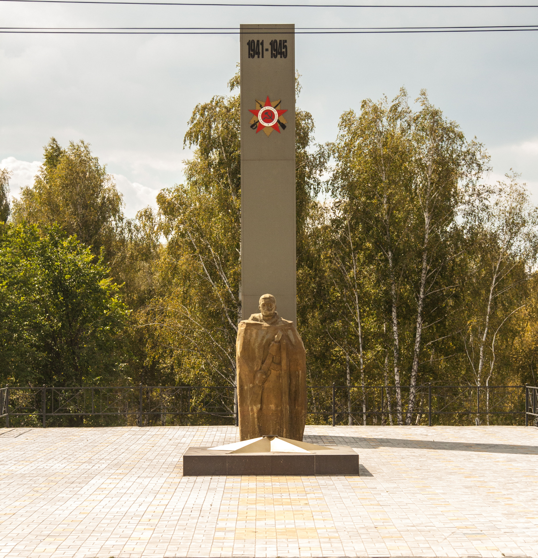 Сузун памятник солдату