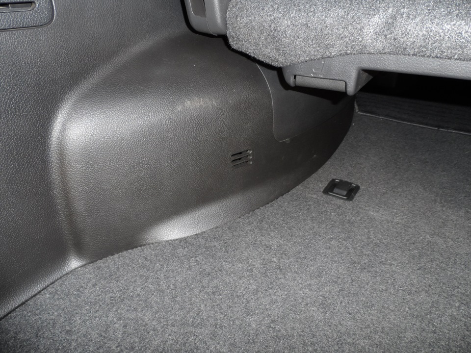 Rear on кнопка в машине nissan serena