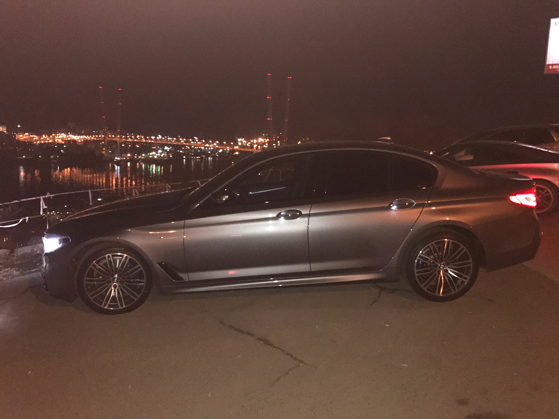 BMW 5 g30 ночью