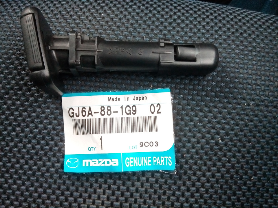 Фиксатор подголовника GJ6A-88-1G9 02 — Mazda Verisa, 1,5 л, 2009 года ...