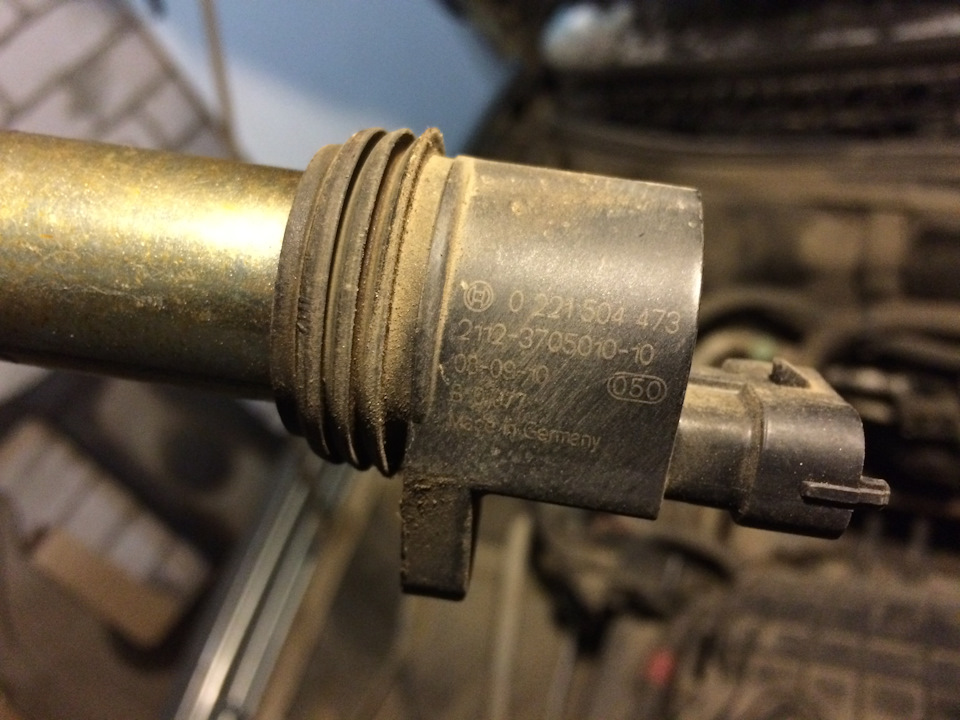 Замена катушки зажигания — Lada Приора седан, 1,6 л, 2008 года ...