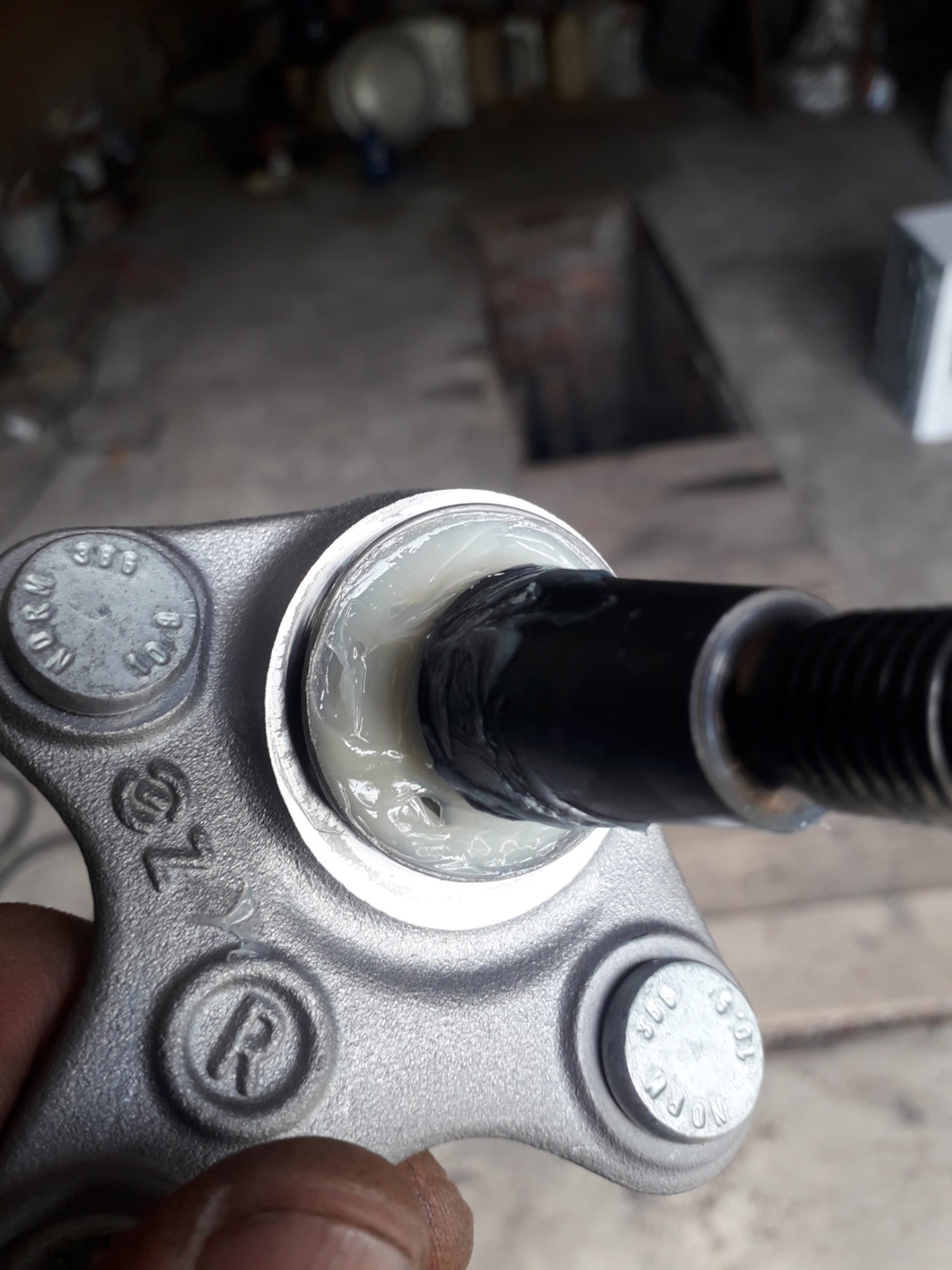 Самостоятельная замена левой шаровой опоры Тигуан(2G). — Volkswagen ...