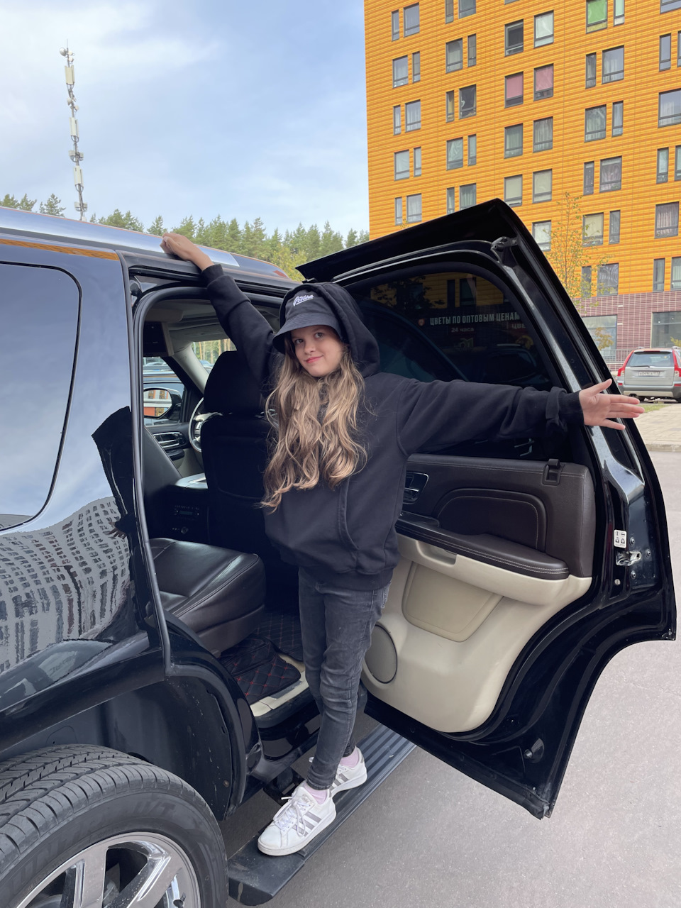 Мы поедем, мы помчимся, прям к оленям утром ранним — Cadillac Escalade (3G)