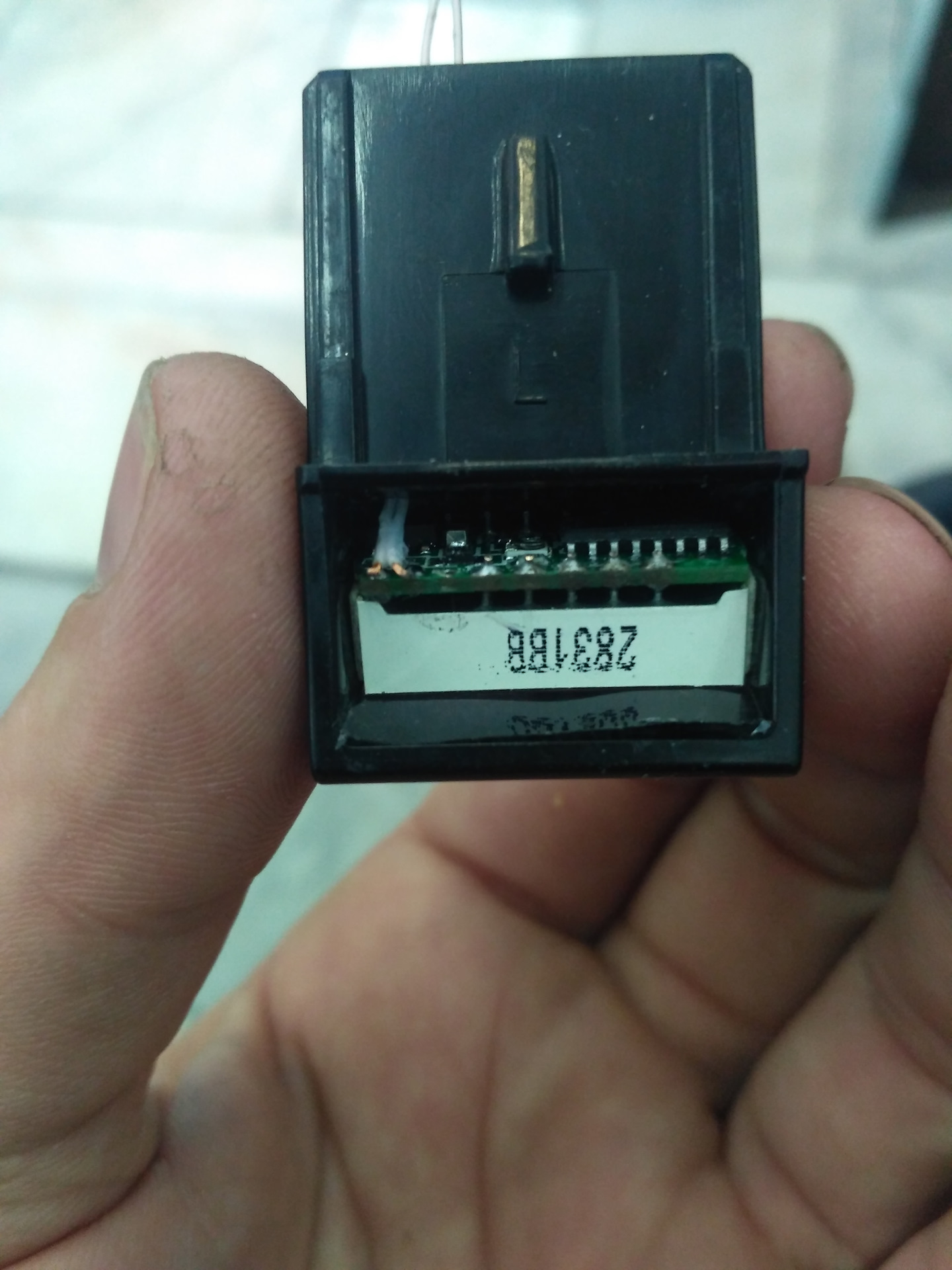 Вольтметр бортовой сети в штатную кнопку заглушку. — DRIVE2