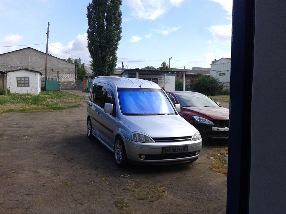 лобовое хамелеон — Opel Combo C, 1,7 л, 2004 года | стайлинг | DRIVE2