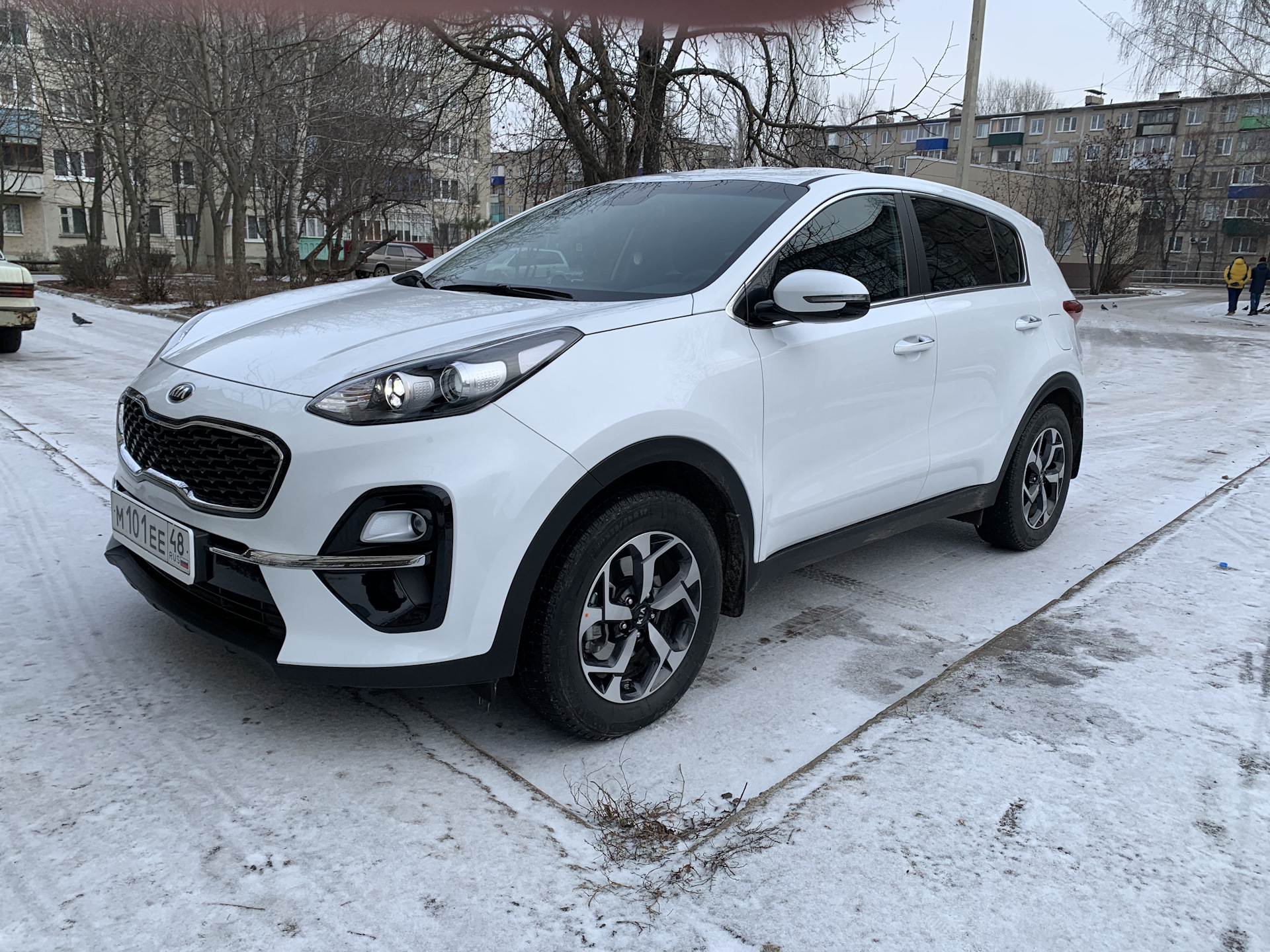 Sportage масло. Kia Sportage 2019 белый. Kia Sportage 4 белый 2019. Спортейдж 2019 белый. Киа Спортейдж 2017 года белая.