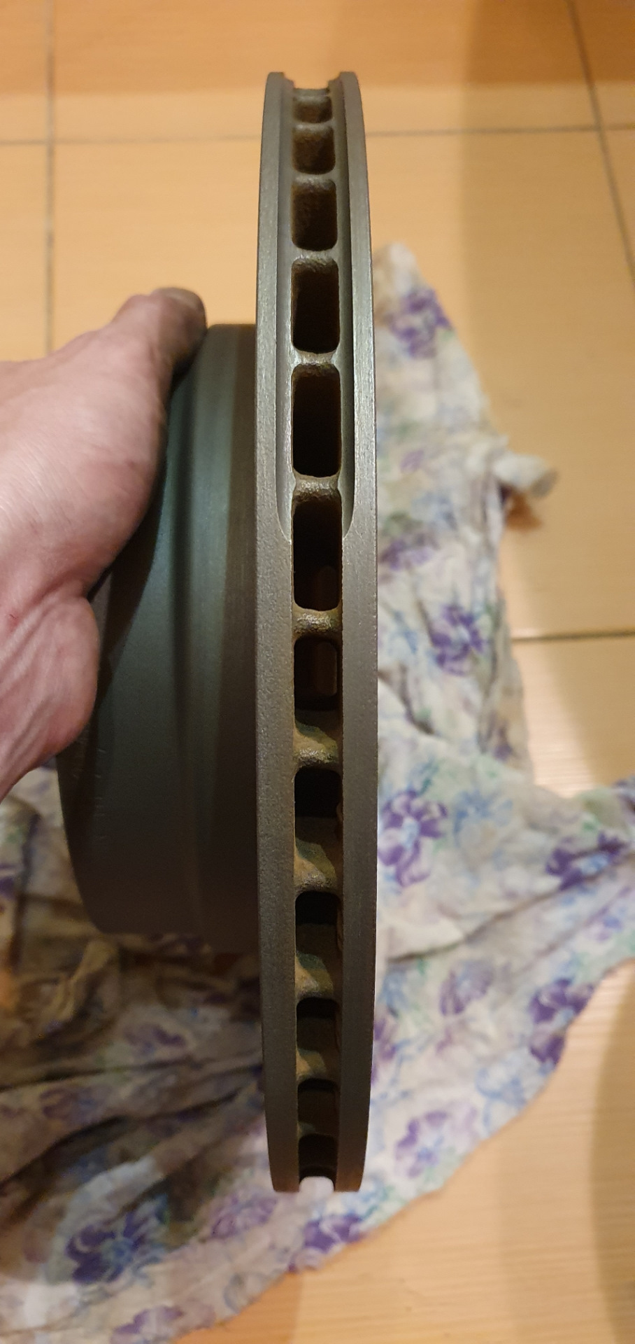 Очистка тормозных дисков от ржавчины кислотой — BMW 1 series (E81/E87 ...