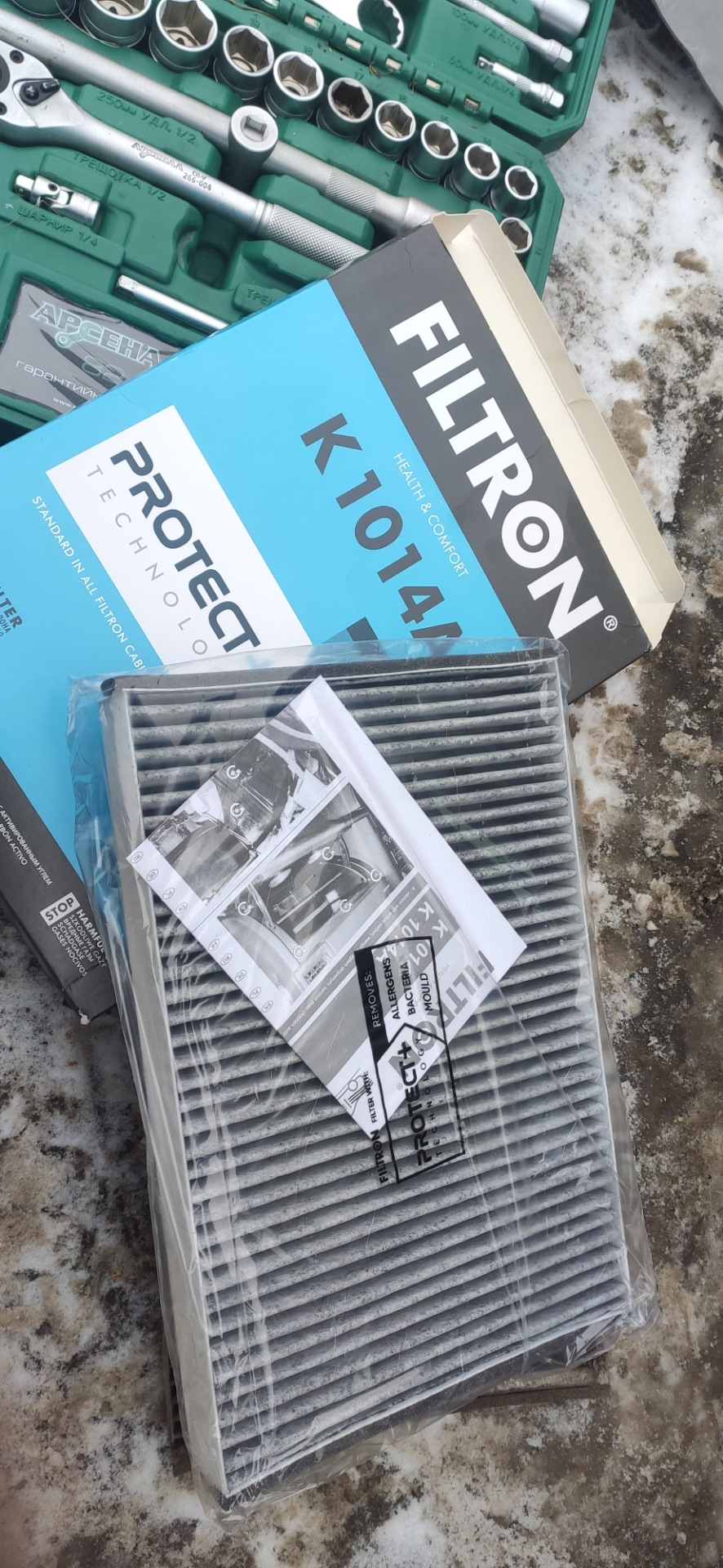 Замена салонного фильтра — Opel Astra H, 1,6 л, 2008 года | плановое ТО ...