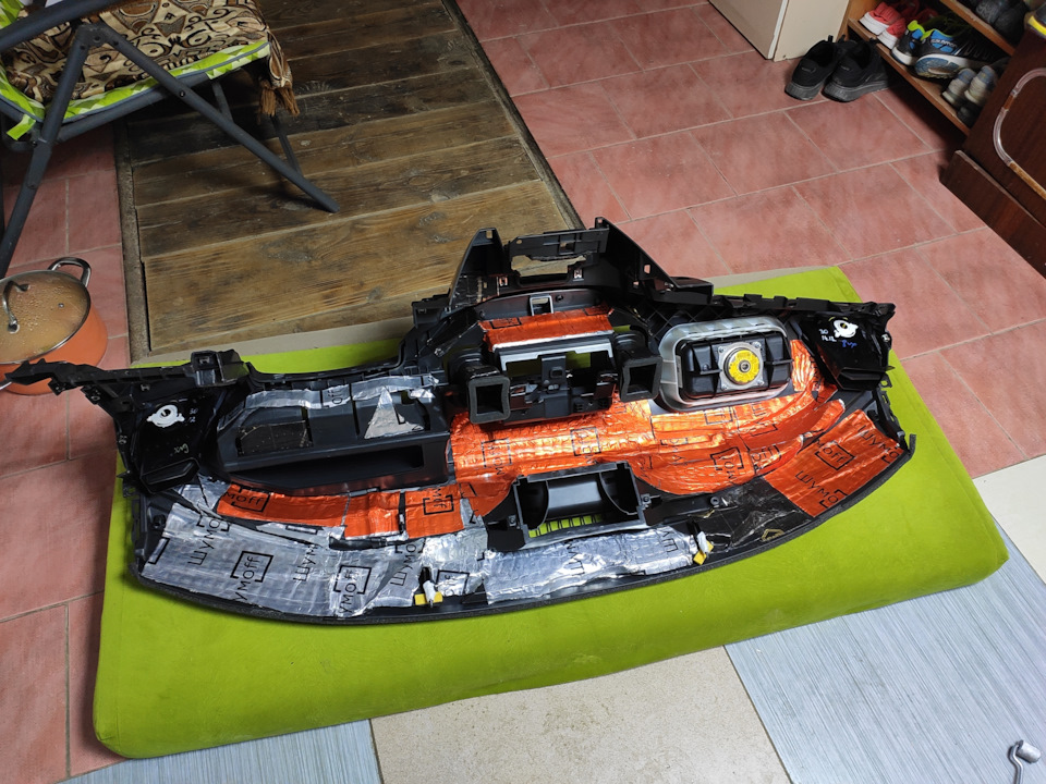 Вибра из остатков — Lada Vesta (1G)