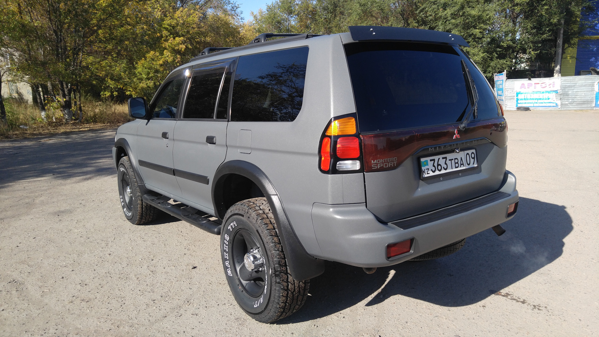 Mitsubishi montero 2000 года