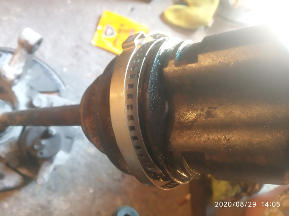 хомут. Ну и что что не тойотовский. Куда денется — Toyota Funcargo