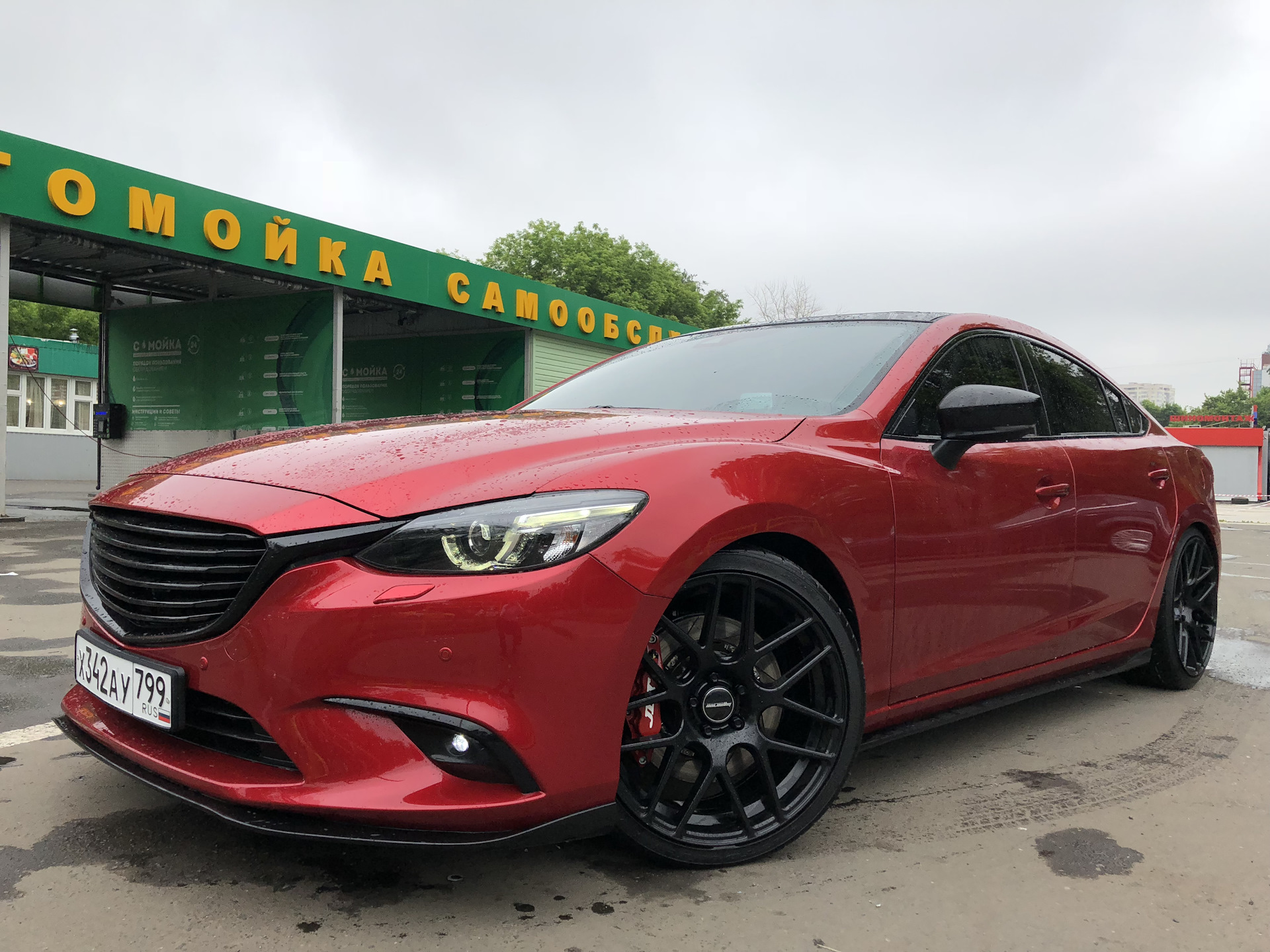 Mazda 6 красная с черным