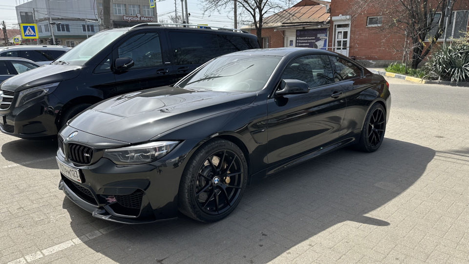 BMW M4 Coupe M4 CS /// черный