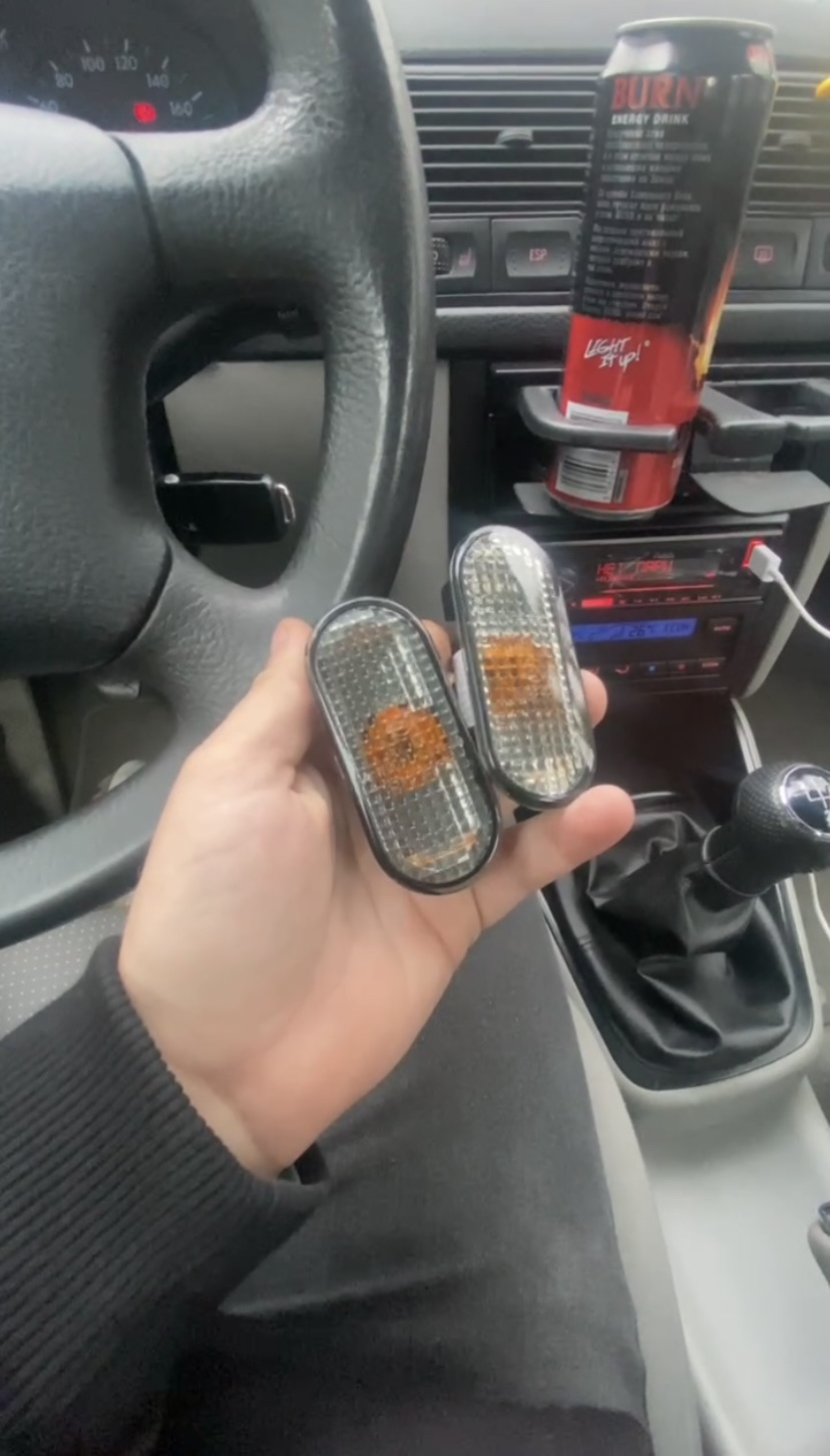 Повторители поворотников — Volkswagen Golf Mk4, 1,4 л, 2001 года ...