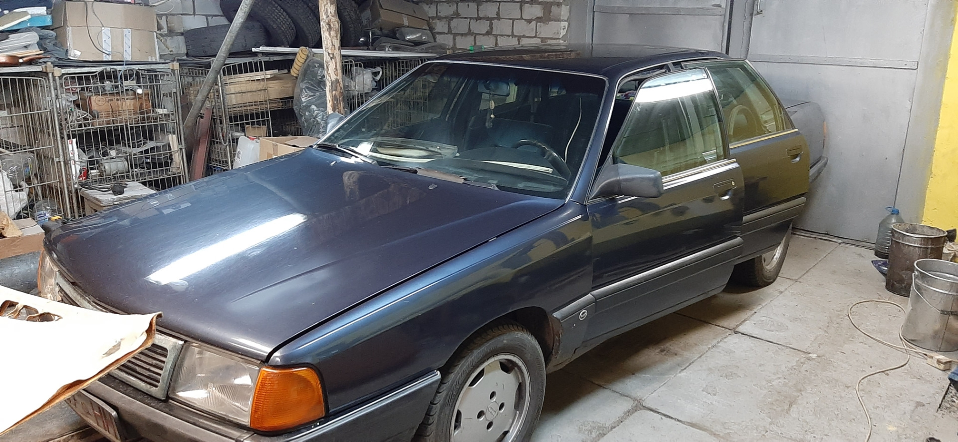 Перетяжка потолка ауди 100 с3 теперь уже без люка. — Audi 100 (C3), 2,3 ...