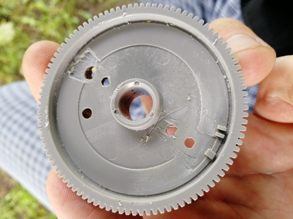 Отполировал бороздки на ключе зажигания. — Lada Гранта (1G), 1,6 л ...