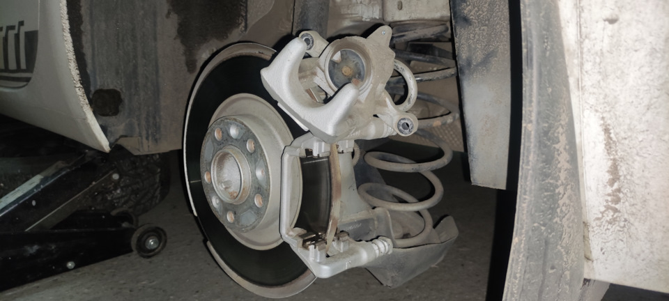 Замена задних тормозных колодок с электро ручником без компьютера на C4 ...