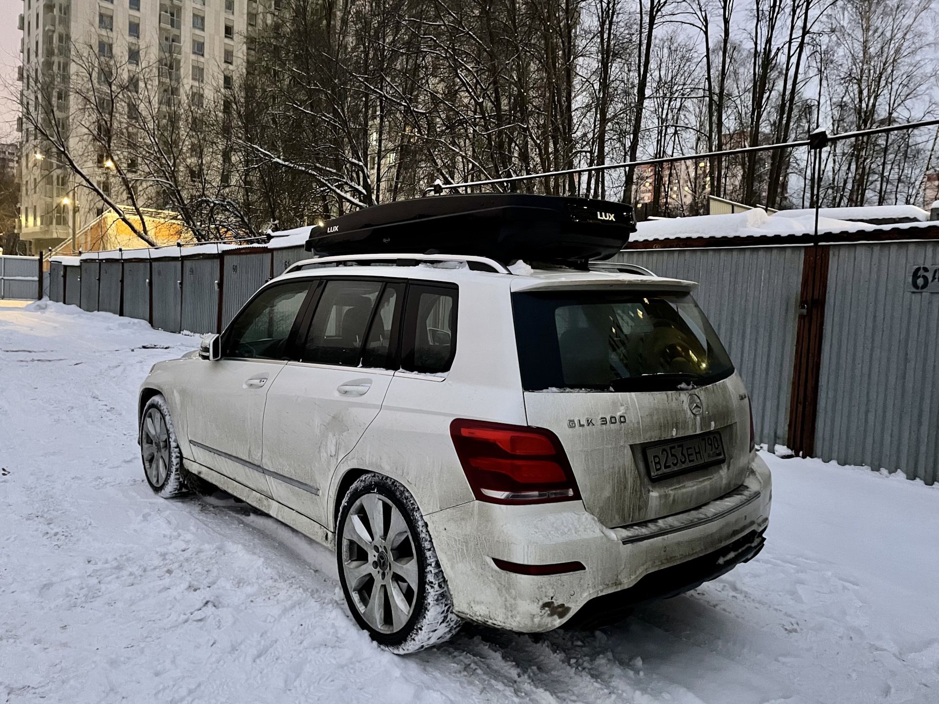 Major lux. Mercedes Benz GLK-class x204 багажник на крышу. Lux Major. GLK 200 CD багажник. На x204 Mercedes GLK прицеп.