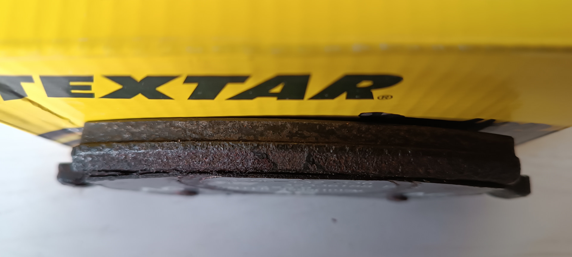 Замена передних тормозных колодок — Renault Kaptur (2016), 1,6 л, 2020 ...