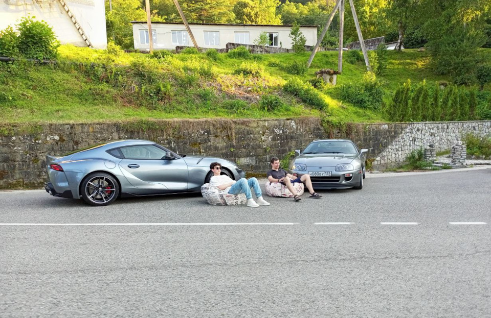 Никуда особо не спешили, хорошая атмосфера, владельцы Супр отдыхают) — Toyota Supra (80)