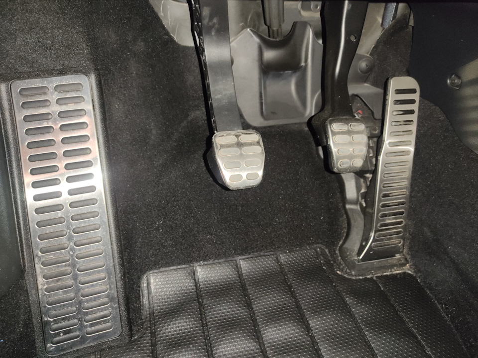 Накладки на педали аля RS c али — Skoda Octavia A5 Mk2, 1,6 л, 2011 ...