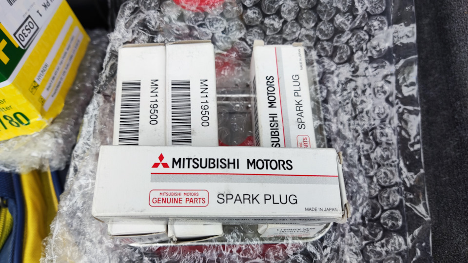 284.36 — свечи MN119500 — Mitsubishi Lancer IX, 2 л, 2004 года ...