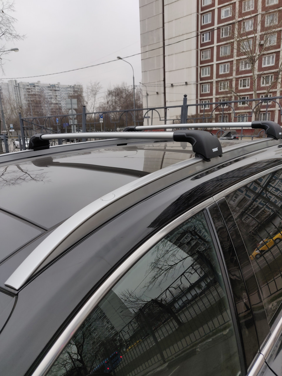 Рейлинг санта фе. Багажник LUK на Хендай сантафе 4. Багажник Thule Hyundai Santa Fe 4. Багажник на крышу Santa Fe 2021. Рейлинги Санта Фе 2.