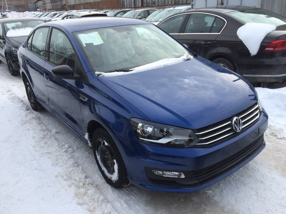 Volkswagen Polo 2011 темно синий