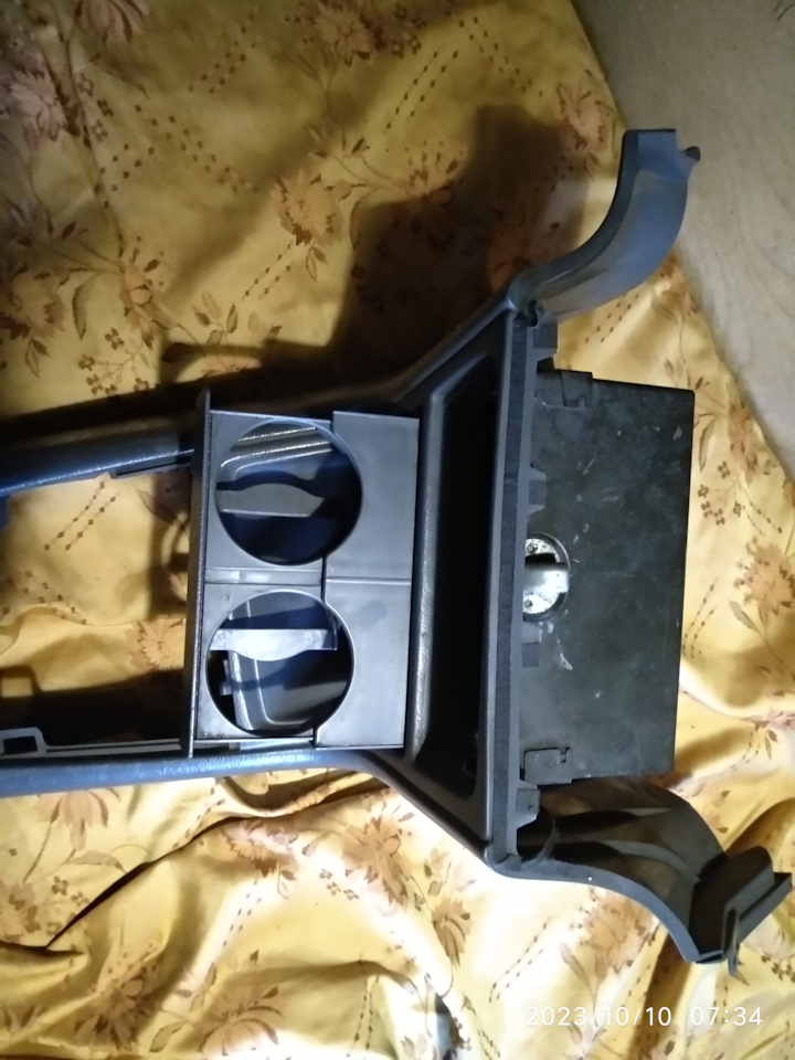 Ручка открывания бензобака и багажника Камри на Toyota Camry (XV10). Б ...