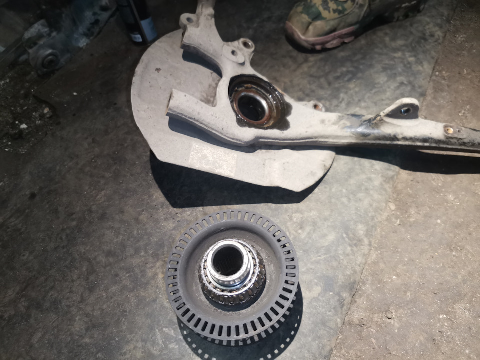 Замена переднего ступичного подшипника — KIA Mohave (HM), 3 л, 2010 ...