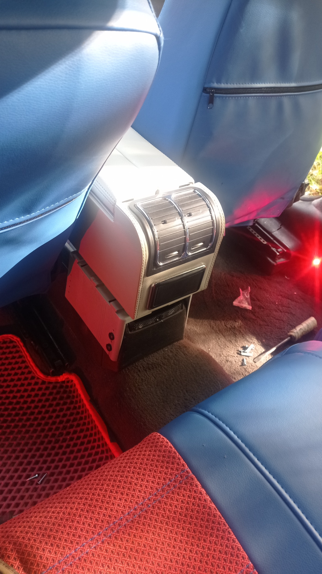 Решил поменять подлокотник — Opel Vectra B, 1,8 л, 2000 года | своими ...