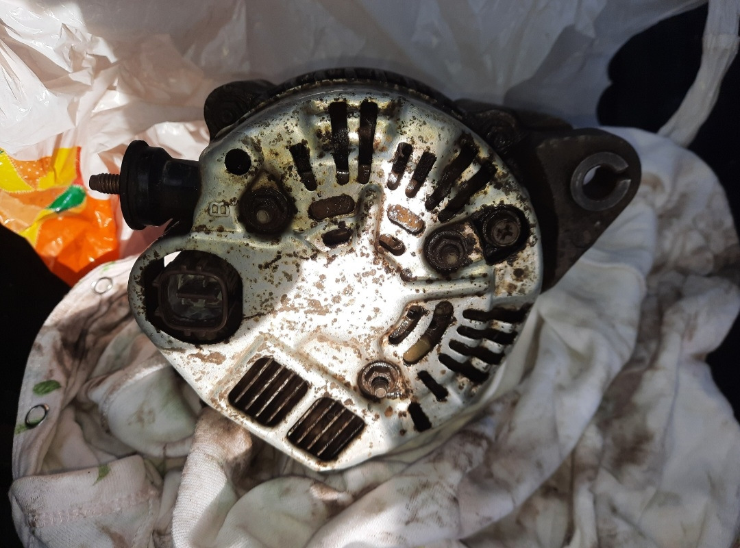 Пропала зарядка, лопнул генератор — Toyota Vitz (10), 1 л, 2004 года ...