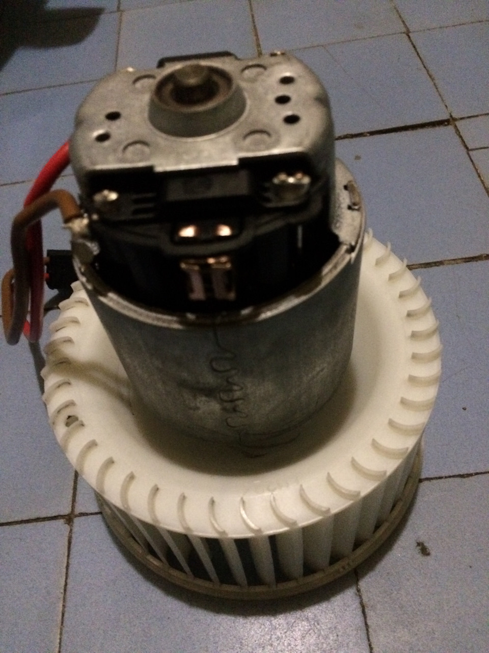 Чистка моторчика печки — Mercedes-Benz C-class (W204), 1,8 л, 2011 года ...