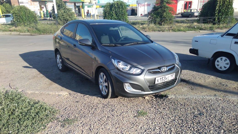 Замена лампочек в противотуманках — Hyundai Solaris, 1,6 л, 2011 года ...