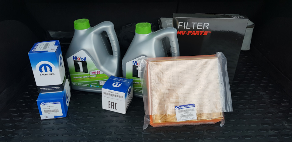 Неизменный набор. Вместо двух топливных, взял два масляных, об этом чуть позже — Jeep Grand Cherokee (WK2)