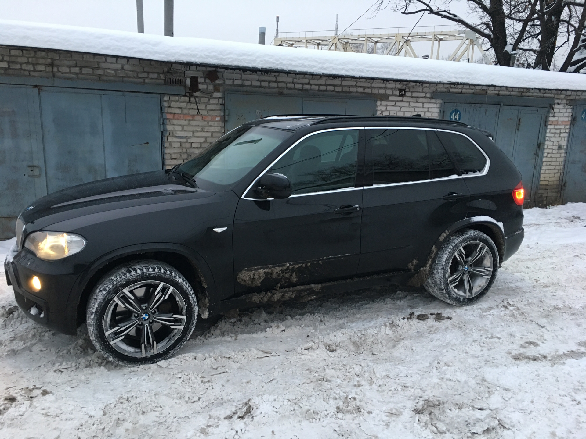 Зима r20 Zeta Antarctica sport — BMW X5 (E70), 3 л, 2008 года шины