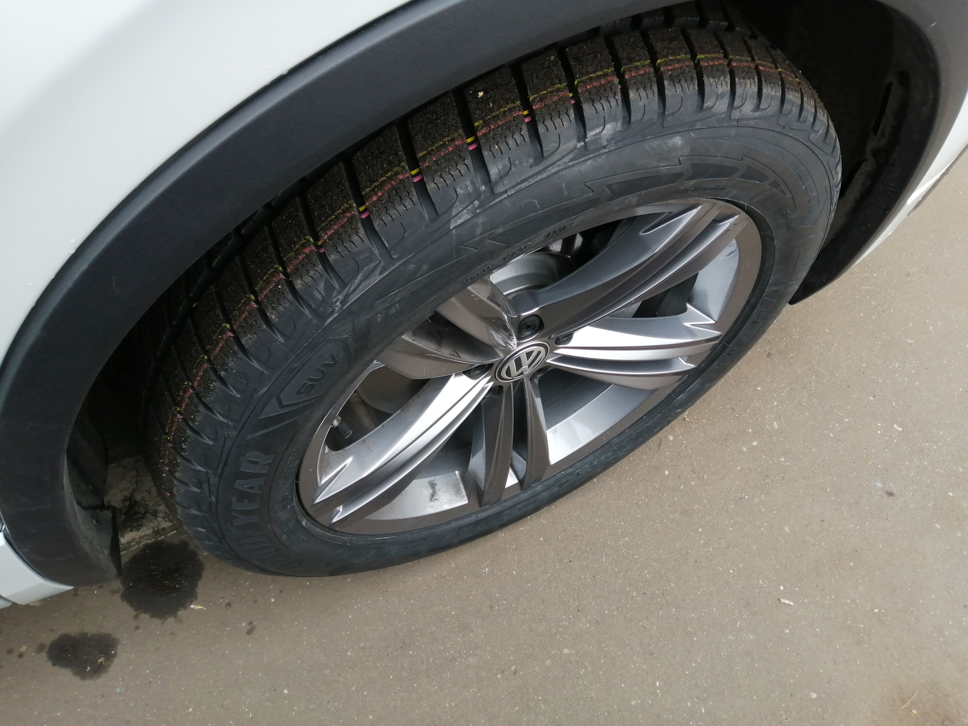 Шины goodyear r19. 255 50 R19 Tiguan 2. 255/50/19 Tiguan. Гудиер зима 255/50/19. Кодиак 255/50 19.