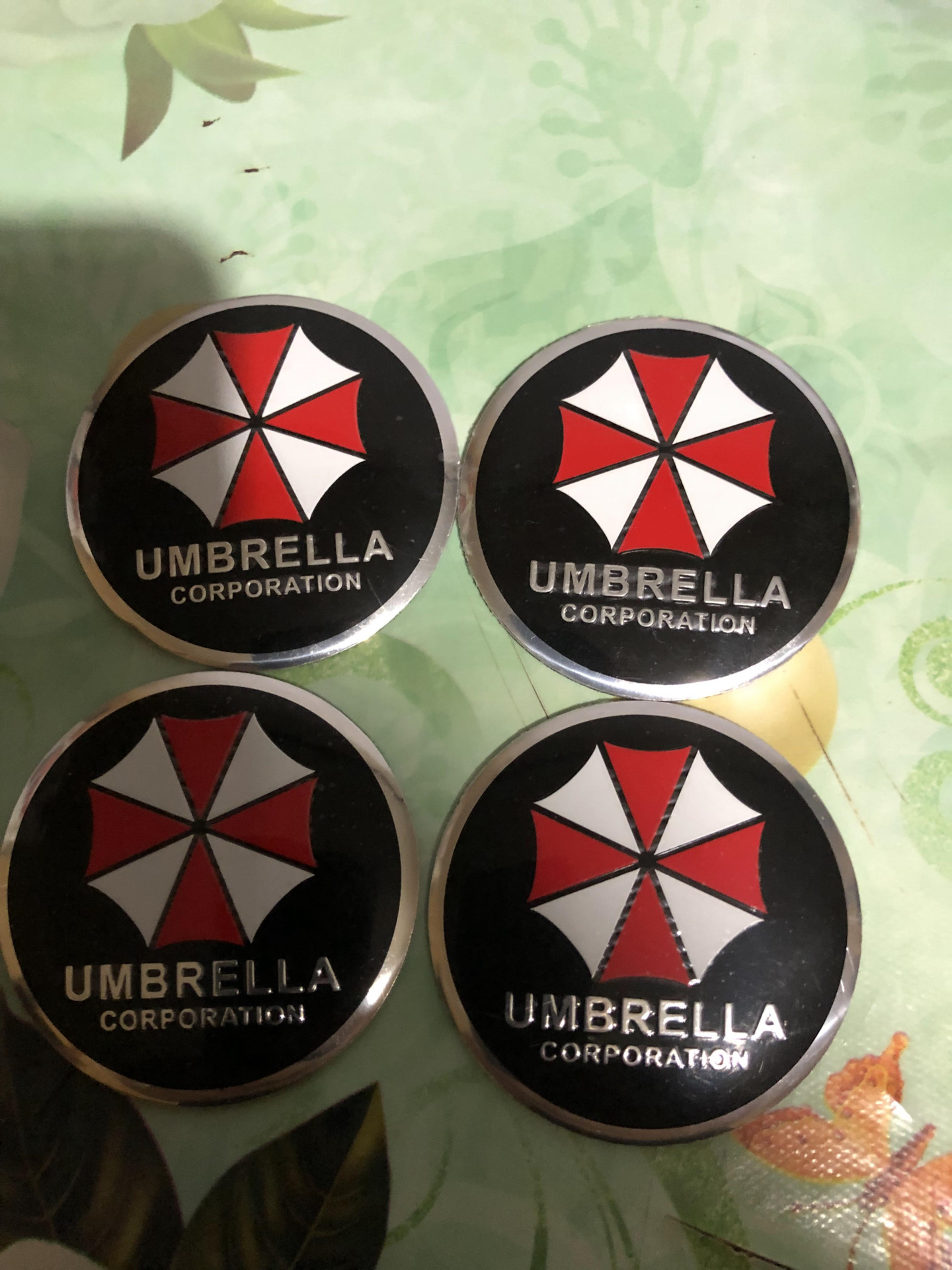 Наклейки на диски и колпачки нипеля Umbrella Corporation — Lada Гранта, 1,6  л, 2017 года | колёсные диски | DRIVE2