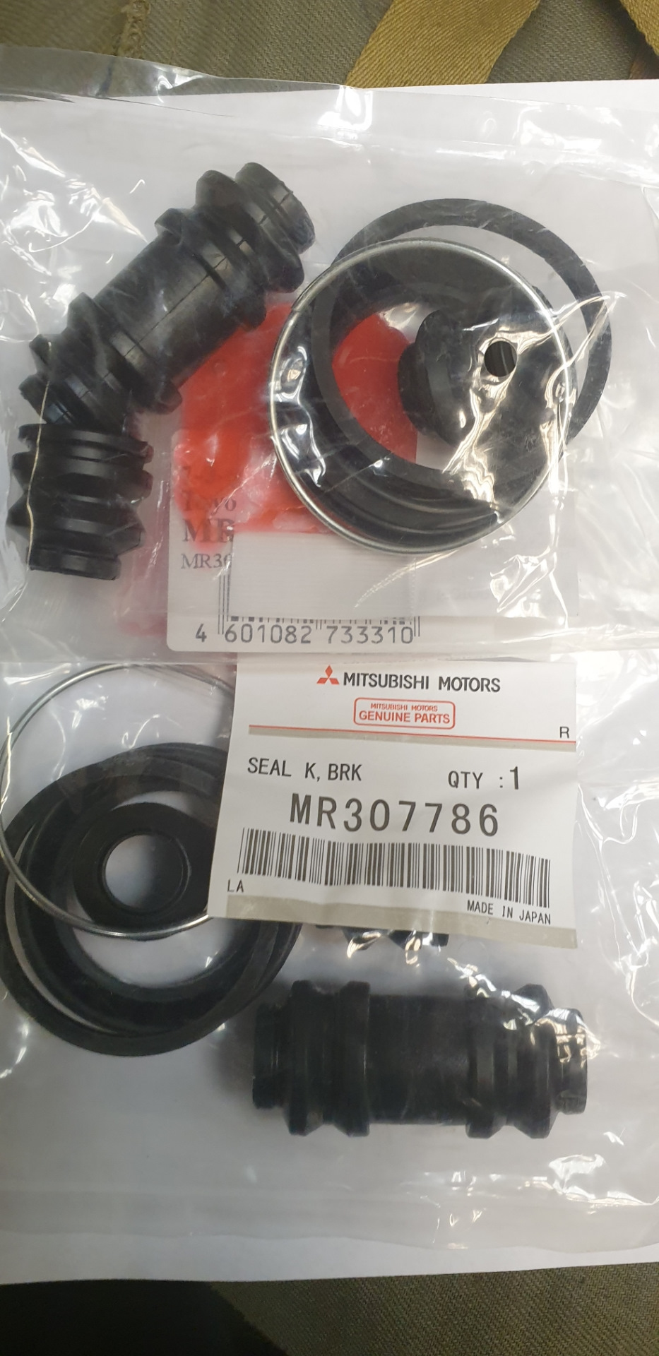 Фото в бортжурнале Mitsubishi Pajero Sport (2G). Запчасти на фото: MR307786