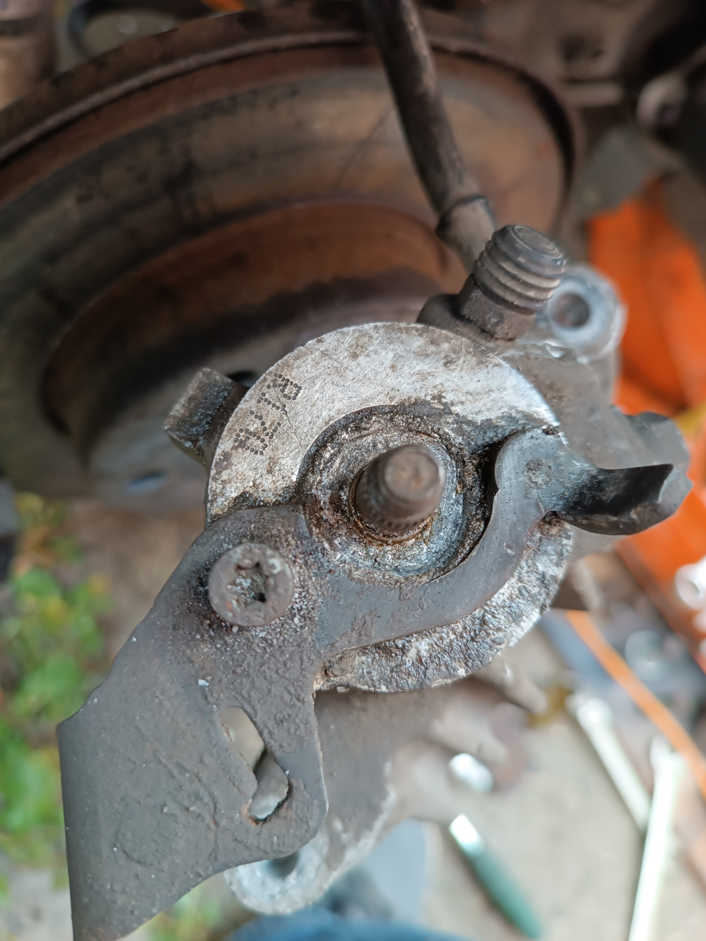 Переборка заднего суппорта — Volkswagen Bora (1G), 1,8 л, 2004 года ...