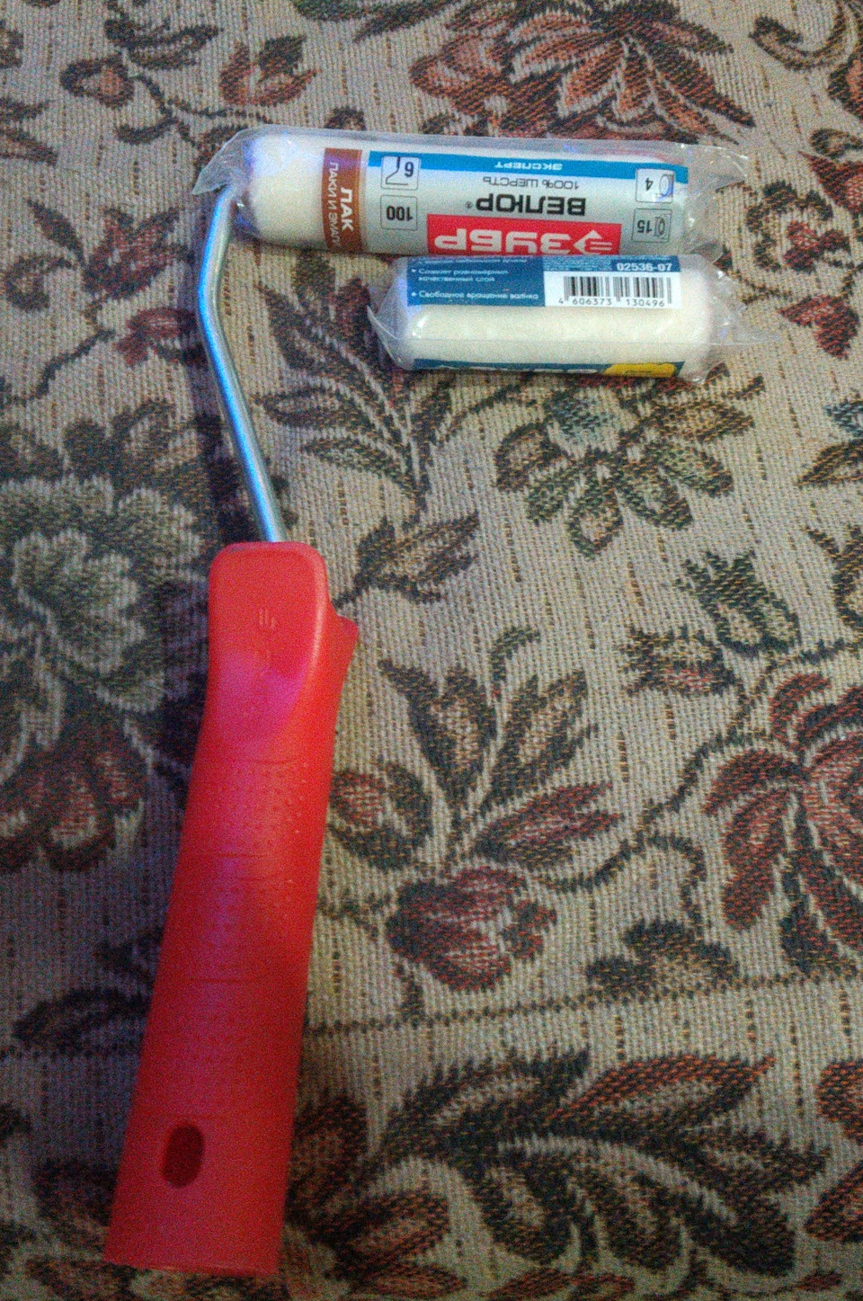 цена вопроса около 100р, мне хватило одного валика на оба крыла и пороги. Второй даже не использовал — Toyota Corolla (90)