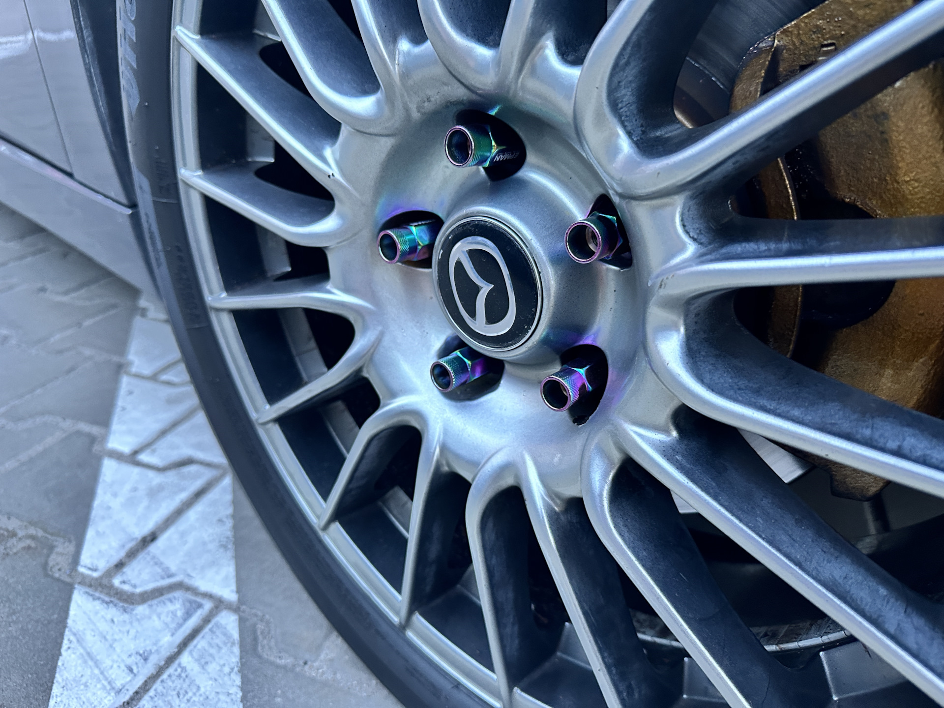Гайки для колес — Mazda 6 (2G) GH, 2,2 л, 2009 года | колёсные диски ...