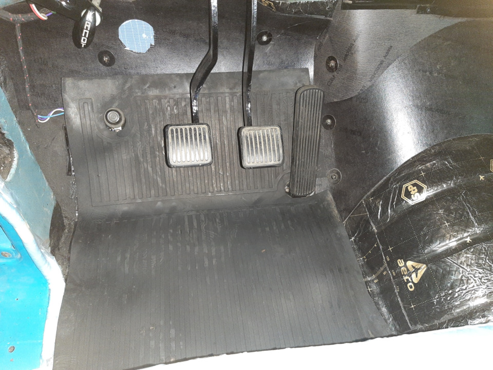 Коврик резиновый ГАЗ 21 — ГАЗ 21, 2,4 л., 1961 года | аксессуары | DRIVE2