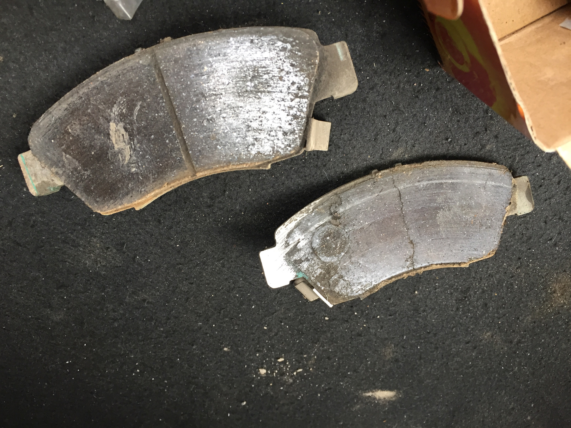 Старая колодка для машины. Тормозные колодки калина 1. Стар колодки. Стар колодки. Dc brakes колодки.